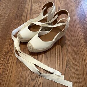 Universal Thread cream espadrilles NWOB